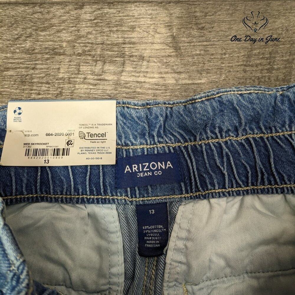 Arizona Jean Co. Juniors Highest Rise Mom Jeans Size 13 - Picture 2 of 6